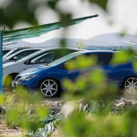 Lupa Tent Budakalasz